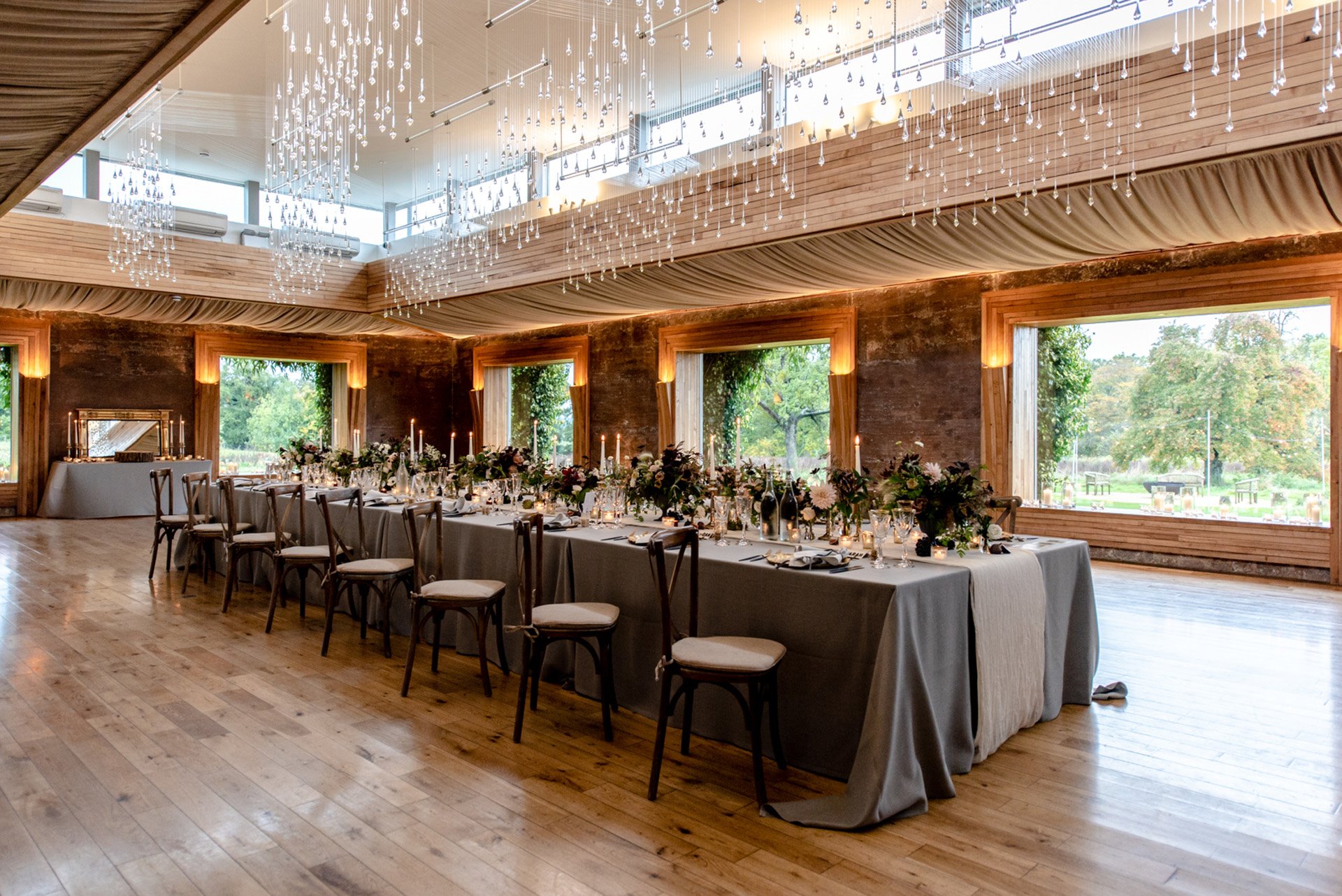 Micro wedding dinner in a beautiful candlelit covid safe wedding venue in cotswolds