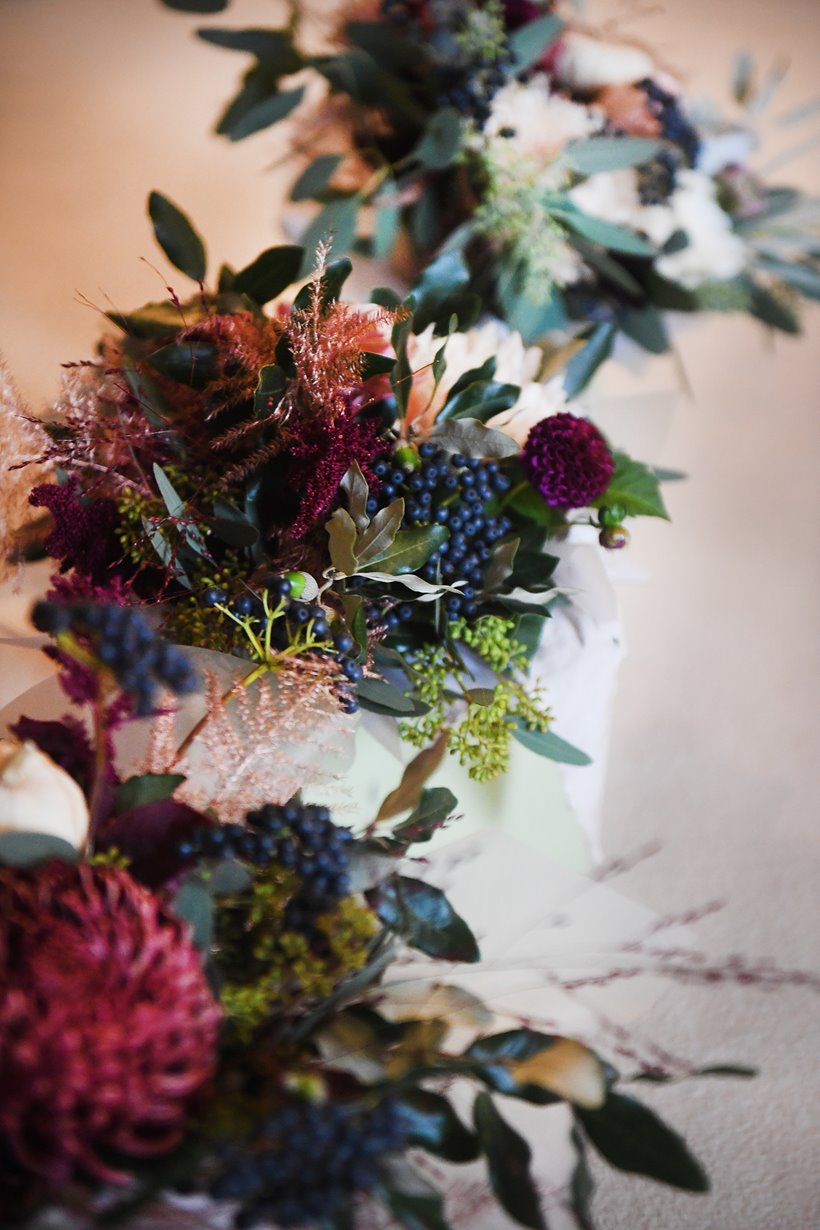 autumn berry coloured wedding flowers